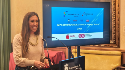La vicealcaldesa de Gij�n y concejala de Econom�a, Empleo, Turismo e Innovaci�n, �ngela Pumariega, presenta el an�lisis de resultados del programa Gij�n Compra y Vuelve