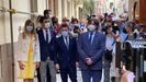 El presidente de la Generalitat, Pere Aragonés, el expresidente Carles Puigdemont, y la presidenta del Parlamento catalán, Laura Borrás, ayer, durante su paseo por las calles de la localidad italiana de Alguer, en Cerdeña.