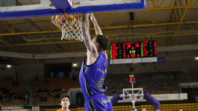 El COB remontó en el último cuarto para imponerse al Tizona en el Pazo (79-77)