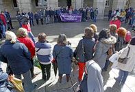 Muchas personas se concentraron ayer en Lugo en repulsa por el asesinato de la mujer rumana.
