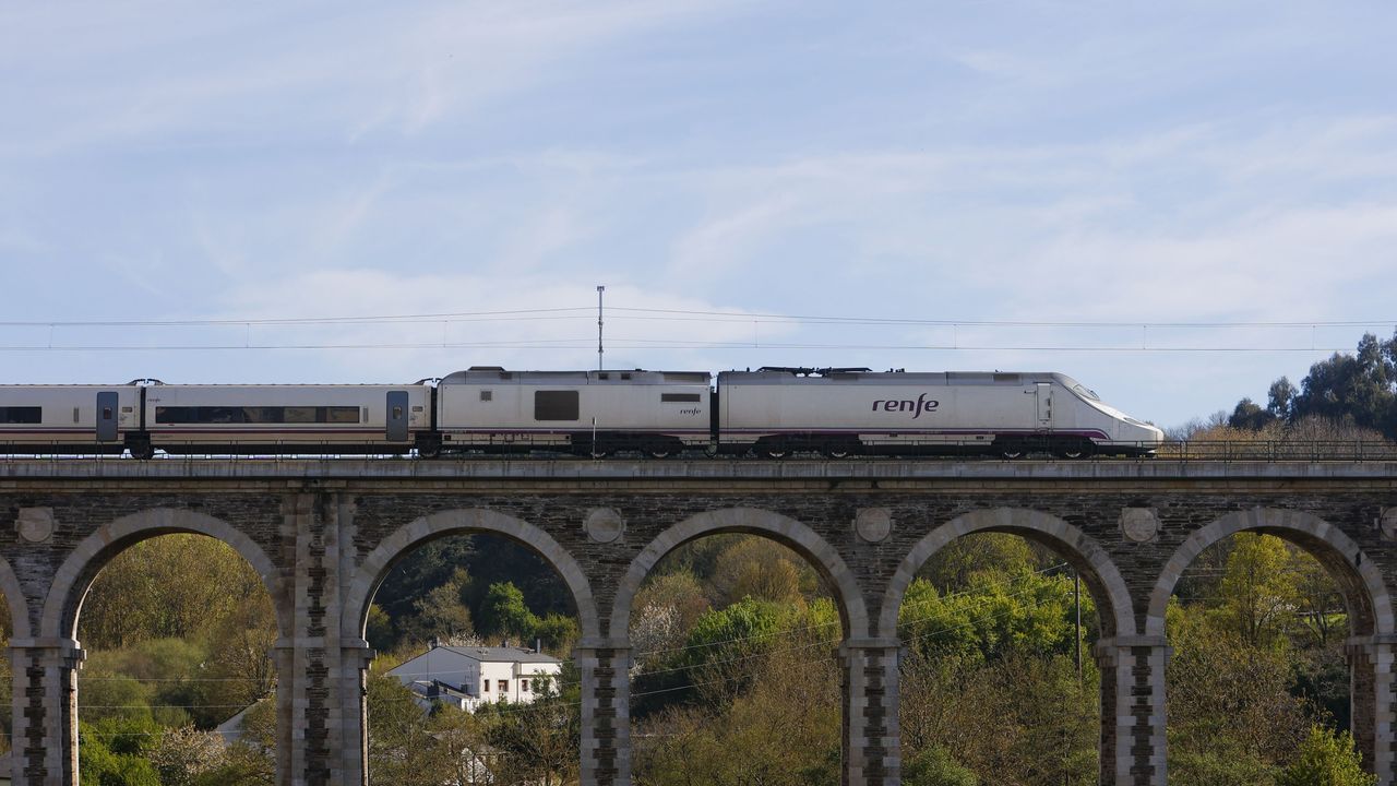 <span lang= gl >Actividades de Voz Natura non colexio Frei Lu&iacute;s de Granada de Sarria</span>.Un Alvia de Lugo a Madrid sa&iacute;ndo este luns 6 de abril polo viaduto da Chanca
