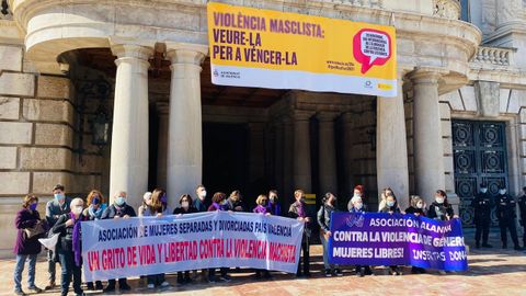Concentracin ante las puertas del Ayuntamiento de Valencia
