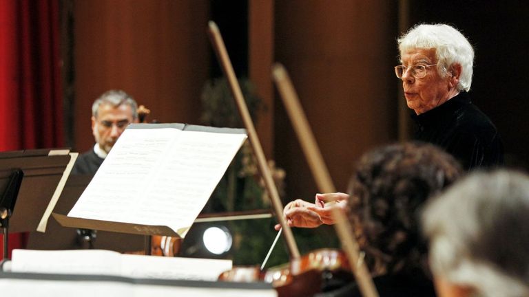 «<span lang="gl">Fonda tristeza</span>» en la Real Filharmonía de Galicia por el fallecimiento de Helmuth Rilling, su primer director