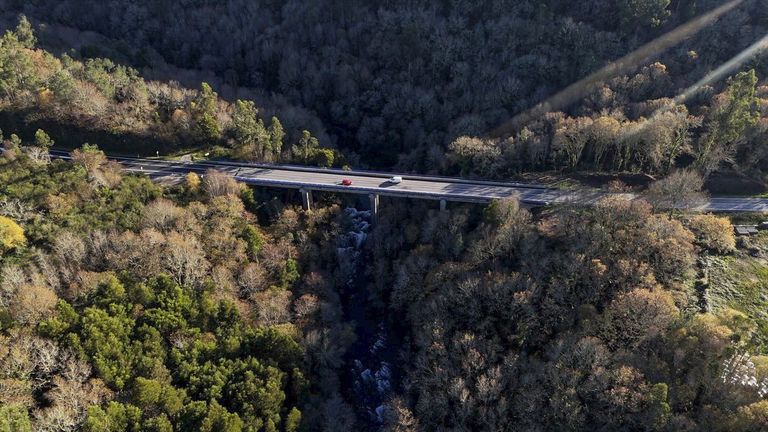 Las carreteras de Pontevedra se recuperan del invierno, pero aún faltan kilómetros de asfalto