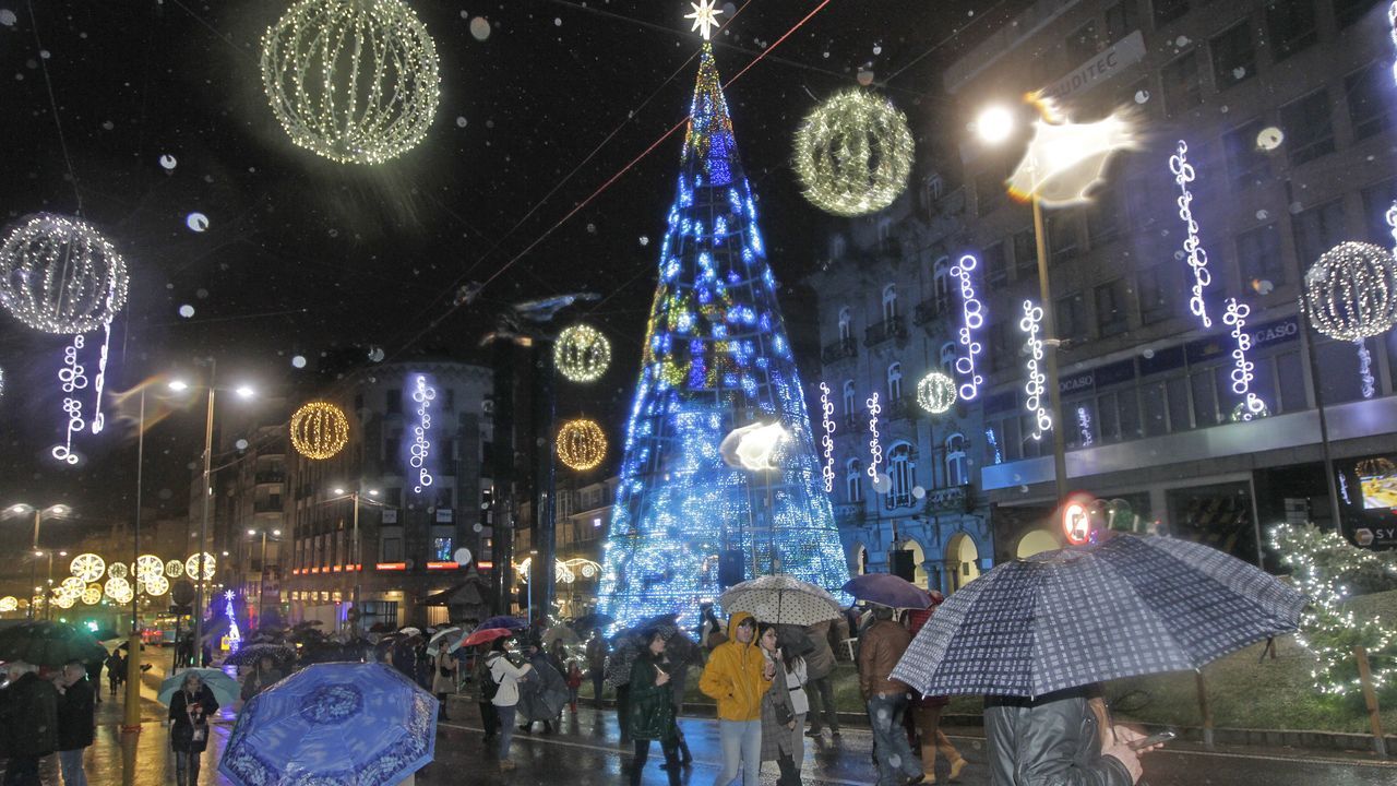 El árbol de Navidad se suma al apagón por el clima pero no el resto de las  luces