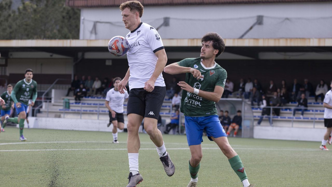 Sarria celebra su tradicional San Isidro.Javi Souto, instantes previos a marcar el 1-0 en el Dumbr�a-�rdenes