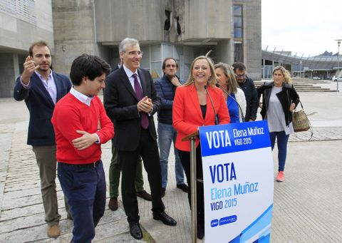 Elena Muoz acudi al campus con parte de su equipo para visitar el vivero de empresas. 