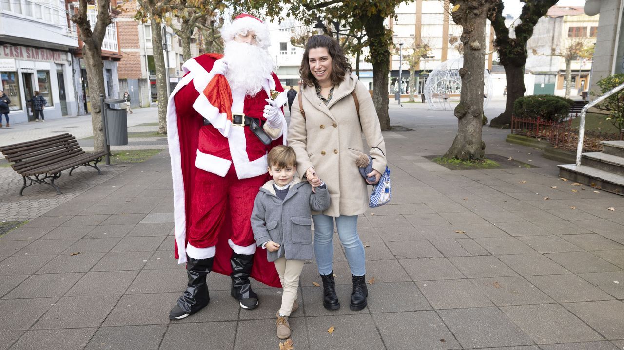 Las imgenes de la exposicin de la Camelia Sansaqua.Pap Noel, por Carballo