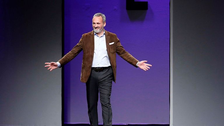 El diseñador Marcos Luengo saluda al finalizar la presentación de la colección Otoño - Invierno 2019-20 en la Mercedes-Benz Fashion Week de Madrid, que se celebra estos días en el recinto ferial Ifema