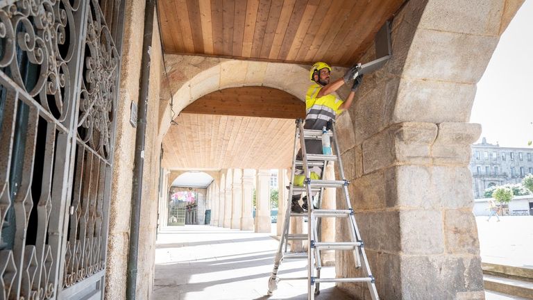 La iluminación ornamental se extiende a otras zonas del casco histórico de Pontevedra con más proyectores
