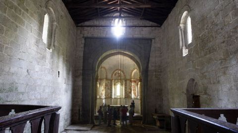 Interior de la iglesia de Santa María de Pesqueiras, actualmente cerrada al culto