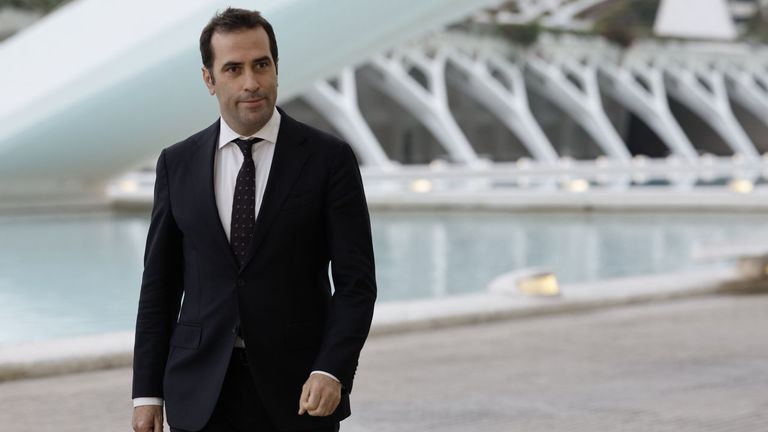 El Gobierno aliviará el IVA de la luz y focalizará las ayudas en los profesionales