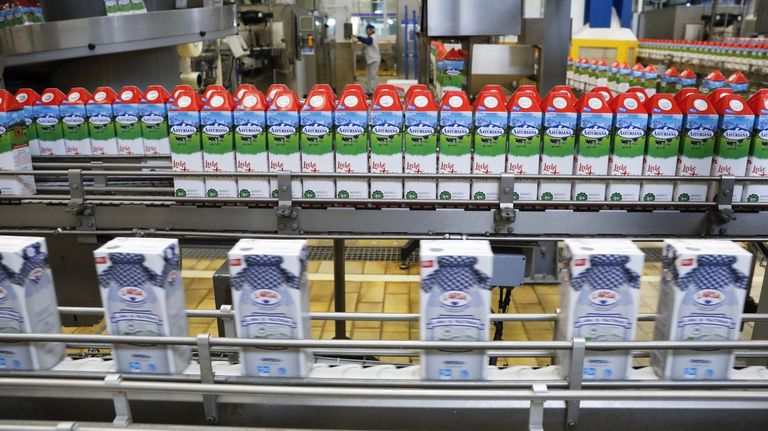 La fábrica de Larsa en Robra (Outeiro de Rei) es una de las que en Galicia tiene Capsa, cuyo capital está controlado en un 80 % por Central Lechera Asturiana