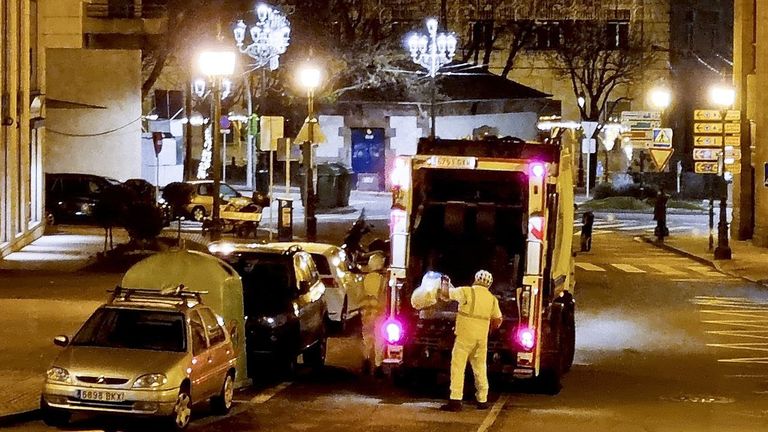 Vigo enfrenta su primer día de huelga indefinida de la basura al no haber acuerdo entre sindicatos y empresa