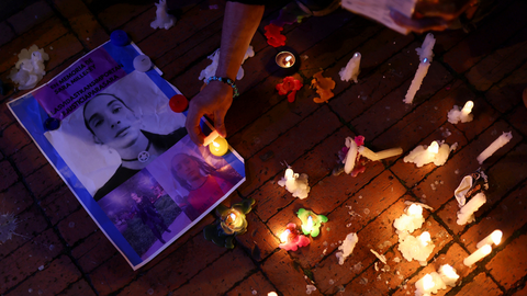 Cartel con el retrato de Sara en una protesta en Bogot�