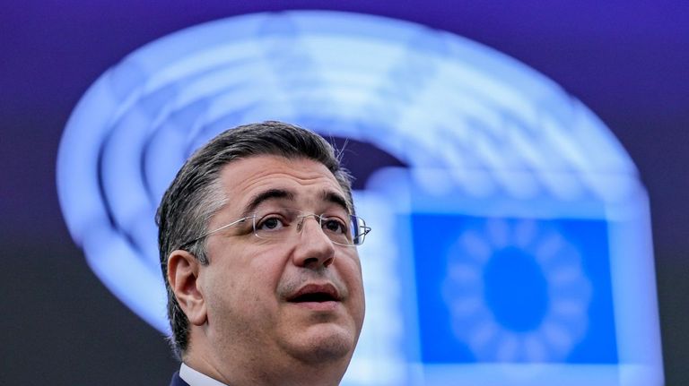 Bruselas abre la puerta a revisar el fin de los motores de combustión más allá del 2035