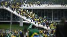 Miles de seguidores de Bolsonaro invadiron a sede do Congreso Nacional de Brasil o pasado 8 de xaneiro esixindo a intervencin militar para derrocar ao presidente Lula da Silva.