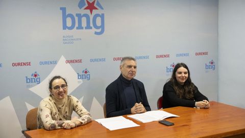 Ruth Reza, Luis Seara y Erea Blanco, en una rueda de prensa del BNG.