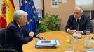 González Pons (d) con el comisario de Justicia europeo, Didier Reynders (i).