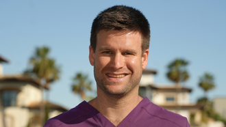 Alexandre Olmos es especialista en Medicina Interna.