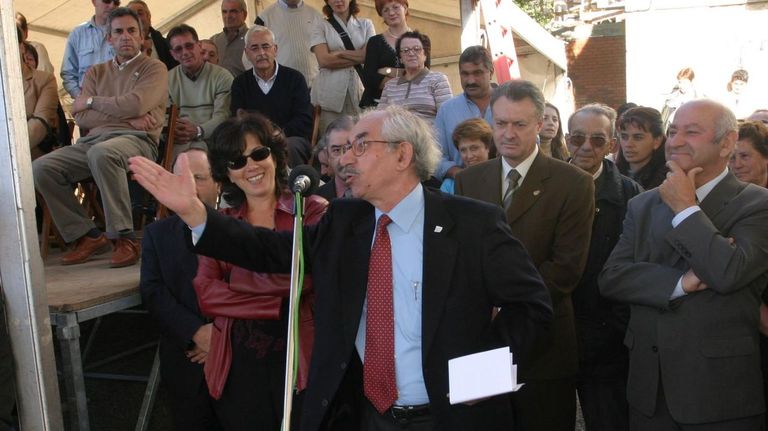 Adiós a José Martínez de Sousa, el rosaleiro que fue un maestro de la ortografía española