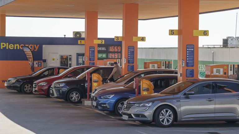 El 90 % de las gasolineras gallegas no han absorbido la ayuda del Gobierno