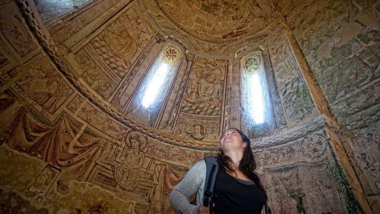 Foto de Google Arts de las pinturas murales de la iglesia de San Salvador de Vilar de Donas, en Palas de Rei.