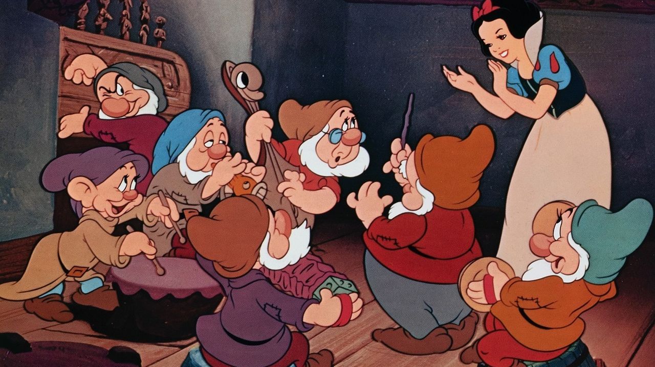 Vivir y trabajar entre flores.Imagen de la pel�cula Blancanieves de 1937