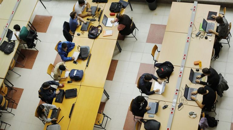 Fallos puntuales ya solucionados al tramitar la matrícula gratuita en la UDC y la UVigo