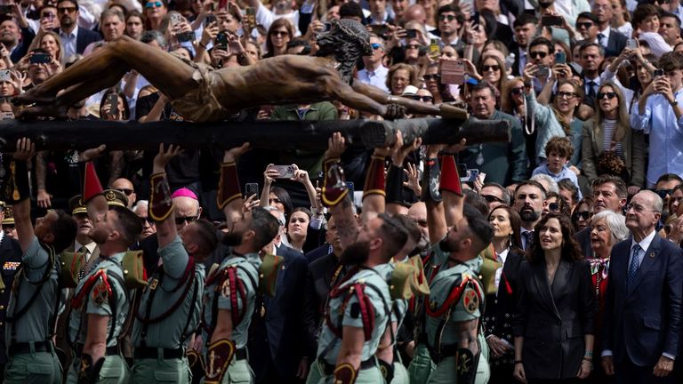 Isabel Díaz Ayuso, una novia en la Legión