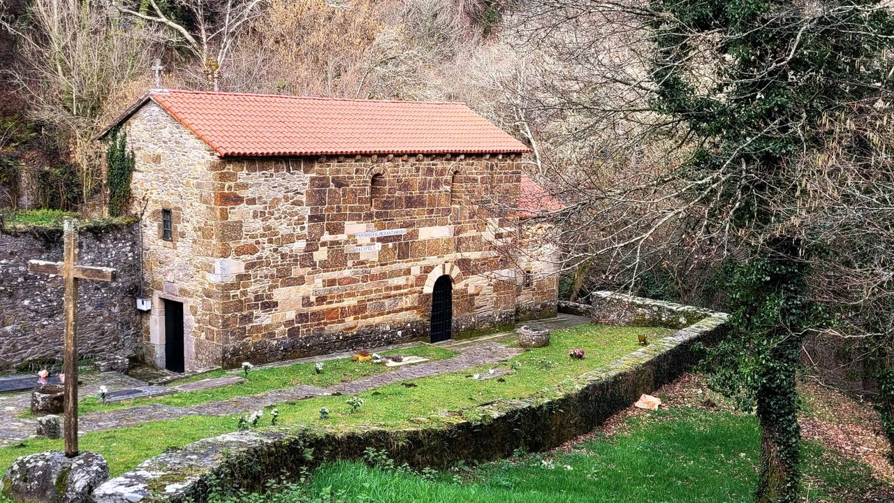 As es el primer hotel temtico de cine que hubo en Espaa, Mi Norte, en Ribadeo.El propietario de la finca, de casi tres hectreas y media, rodeado de magnolias y camelias en flor