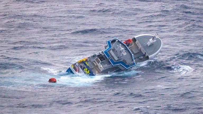 Un año después del naufragio del Argos Georgia las secuelas sacuden a la tripulación