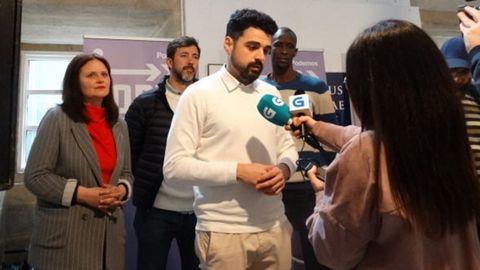 Borja San Ramn atendiendo a periodistas en un acto este domingo