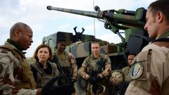 La ministra de Defensa francesa, Florence Parly, estuvo con los soldados galos que apoyan a los kurdos en la ofensiva en Siria