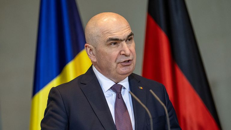 La socialdemocracia y la ultraderecha rumanas presentan una moción de censura conjunta contra el Gobierno