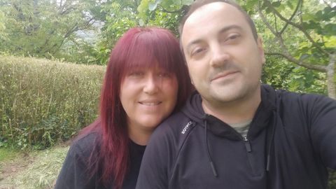 Lucía Soto y Jorge González tienen un niño de diez años que lleva cuatro en Narón