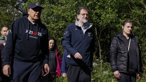 Rajoy con Telmo Martn, en una caminata esta maana en Dorrn (Sanxenxo)