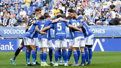 Pia de los jugadores del Oviedo antes del partido ante el Legans