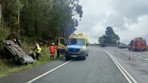 El accidente ocurrió en la bajada hacia Cabanas, en Irís, en la carretera AC-564