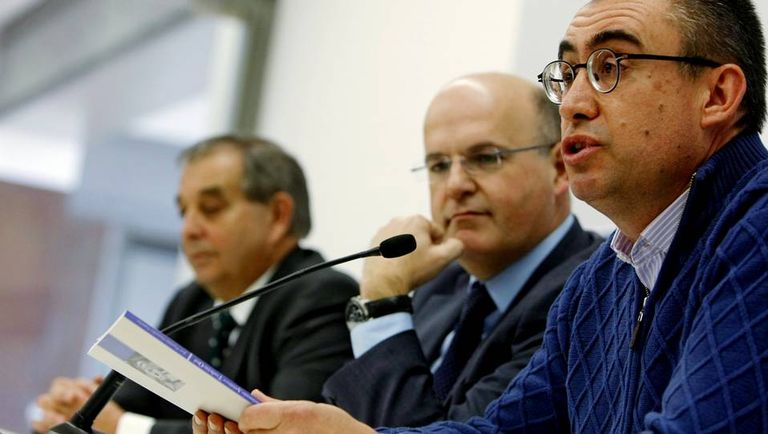 El autor, en primer término, acompañado de José Manuel Baltar y Francisco Rodríguez