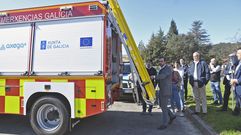 El vicepresidente en funciones, Diego Calvo, entregó los nuevos vehículos de emergencias.