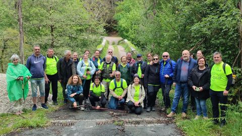 El alcalde de Man recibi a los caminantes, en domingo, en la ponte do Porto, lmite con el municipio de O Vicedo