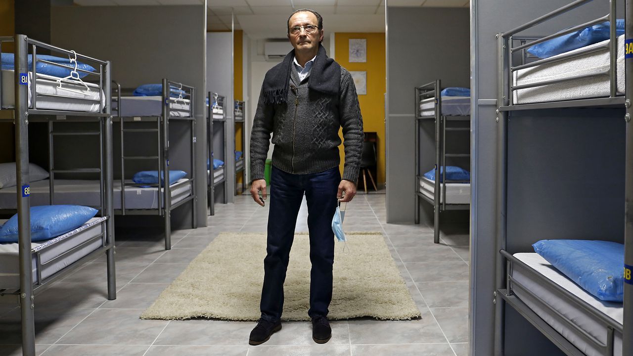 Kitesurf en A Illa. Mariano es propietario del albergue Arraigos junto a su mujer, Isabel