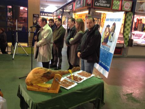 ...El Cocido de Porco Celta da Comarca de Sarria se present� en la Plaza de Abastos de Lugo