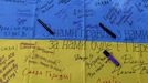 Residentes de Leópolis dejaron sus dedicatorias y mensajes para las tropas ucranianas con motivo del Día de la Independencia