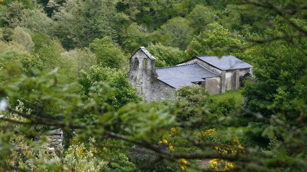 Barbanza, en la vanguardia de la arquitectura.La iglesia de San Pedro, en las inmediaciones de la aldea de Esperante