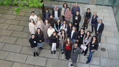 Foto de familia de estudiantes e investigadores que participaron en el congreso InKrustados del CICA (UDC)