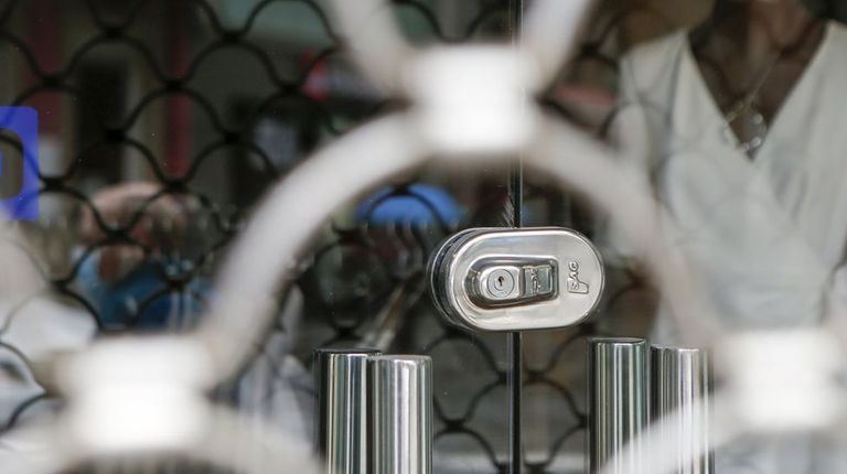 Más de 13.500 comercios bajan la persiana en España en 2025, una media de 1.132 al mes, según UPTA