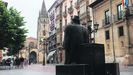 El Regreso de Williams Arrensberg (estatua popularmente conocida como El Viajero), en Oviedo