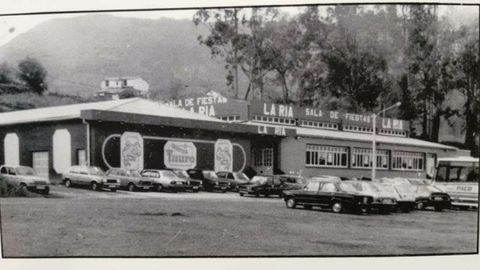 La sala de fiestas La Ra y la discoteca Tauro, construida, justo al lado, en los aos 80. Hoy forman el Complejo Hostelero La Ra